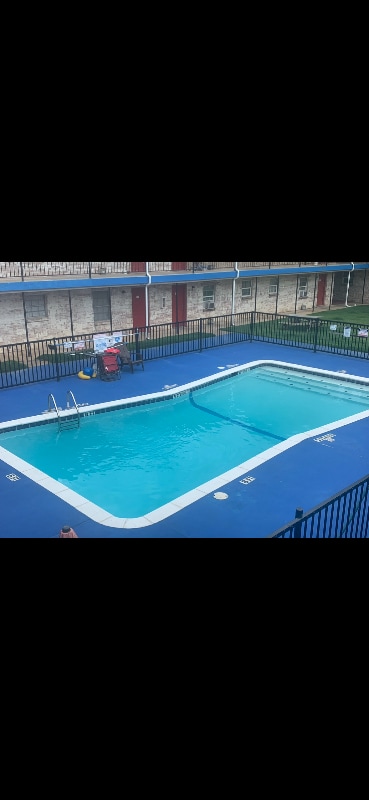 Building Photo - 3215 Clarksville St