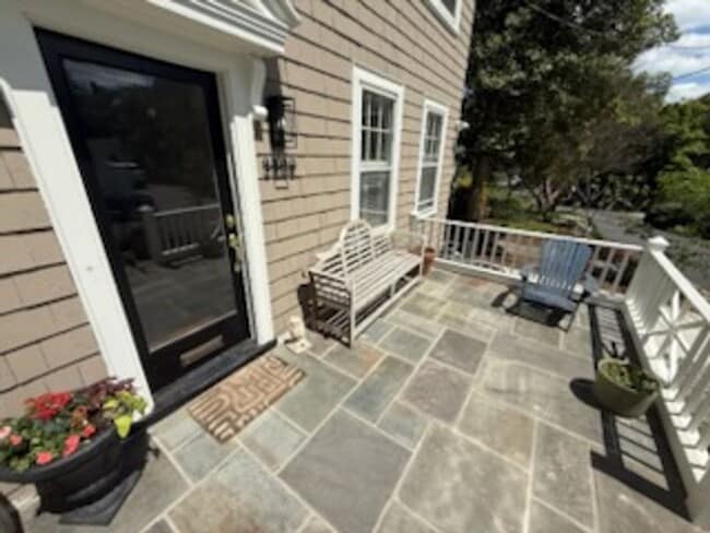 Building Photo - *DREAM LOCATION* 6BR Completely Renovated Duplex