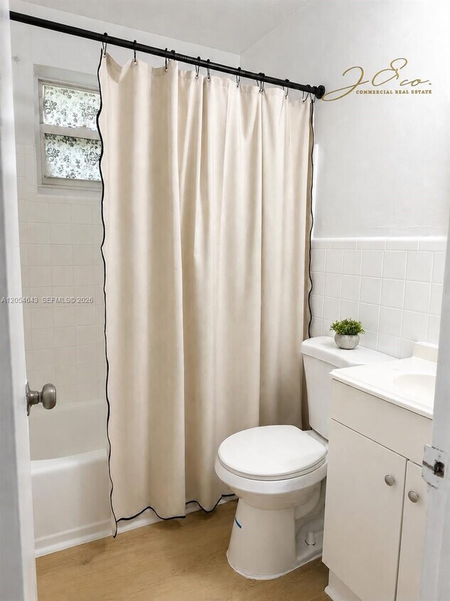 Foto del edificio - 1465 W 28th St