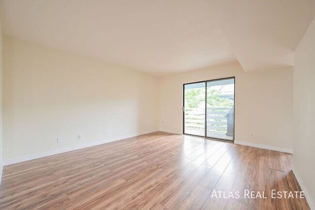 Foto del edificio - 7665 E Eastman Ave