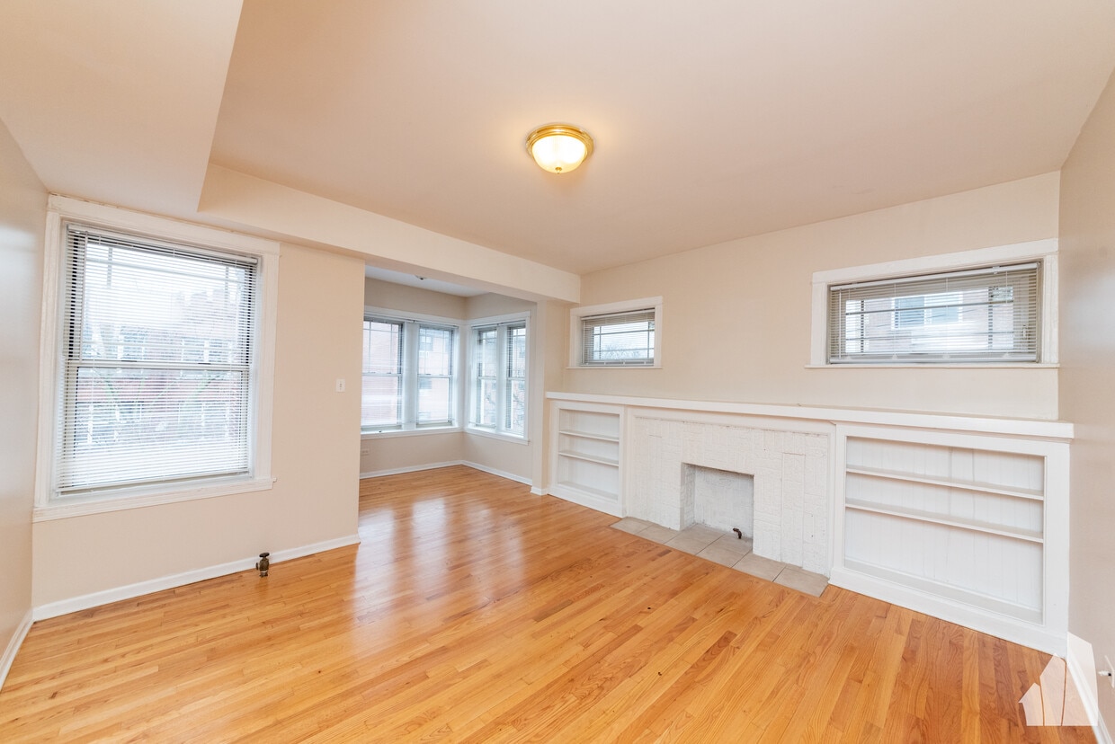 Primary Photo - 7505 N Greenview Ave