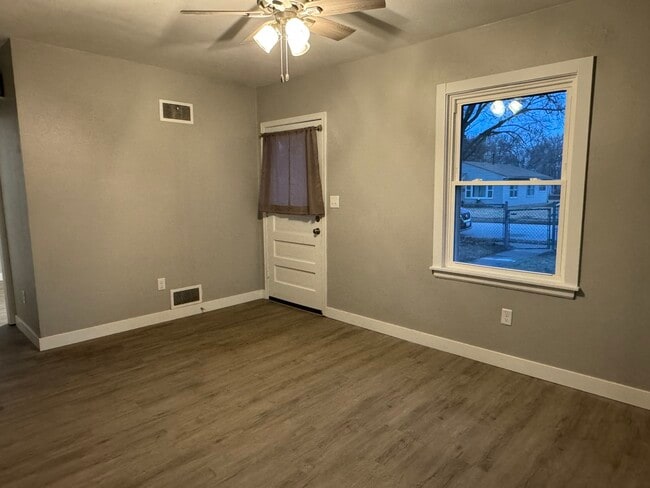 Building Photo - 3878 Johnson Ave