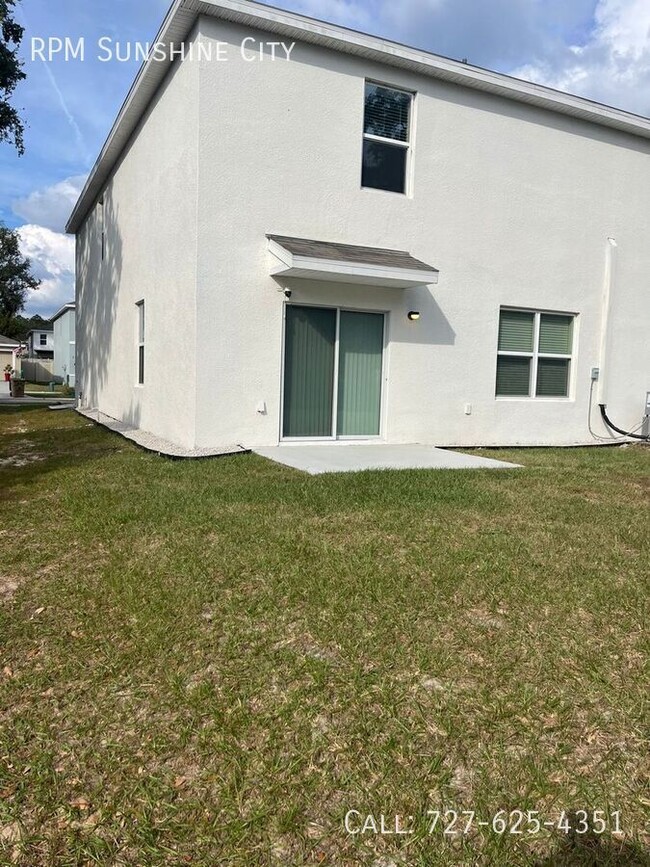 Foto del edificio - Charming 4-Bedroom Home in Serene Tampa Ne...