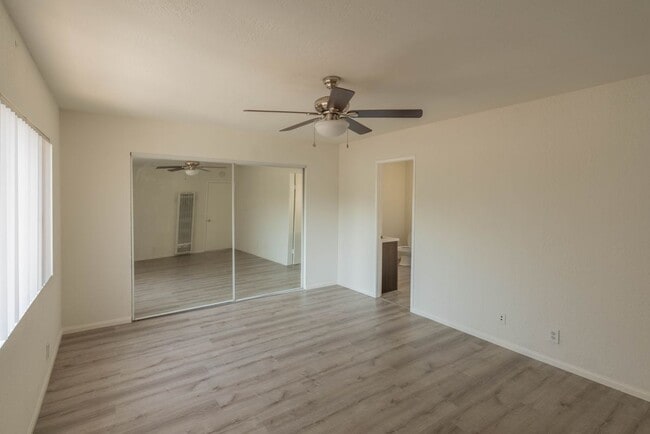 Foto del edificio - 220 N Myers St