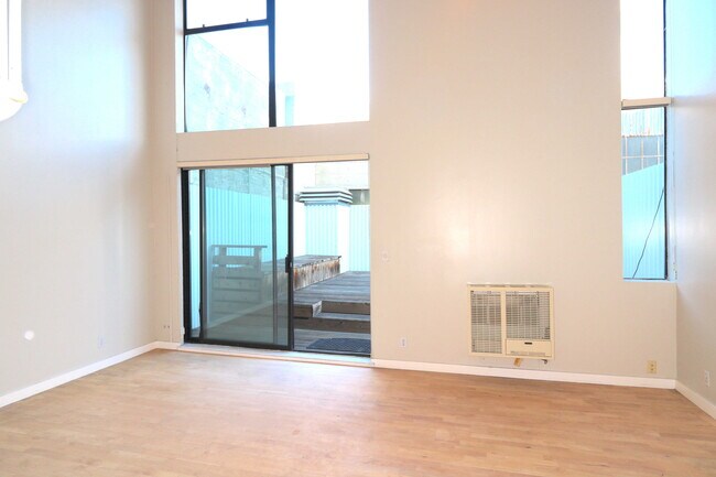 Building Photo - 469 Clementina St