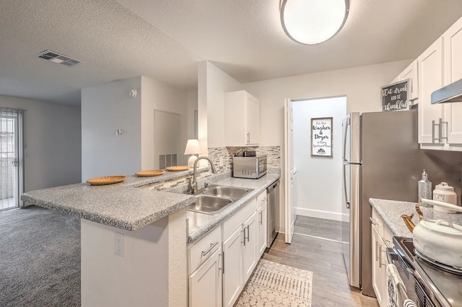 Building Photo - Silver Stream Apartments