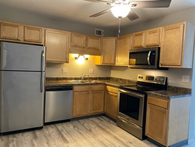 Building Photo - Windsor Chateau Apartments