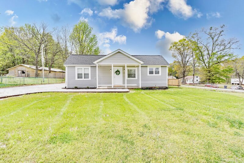 Primary Photo - 112 Leonard Dr