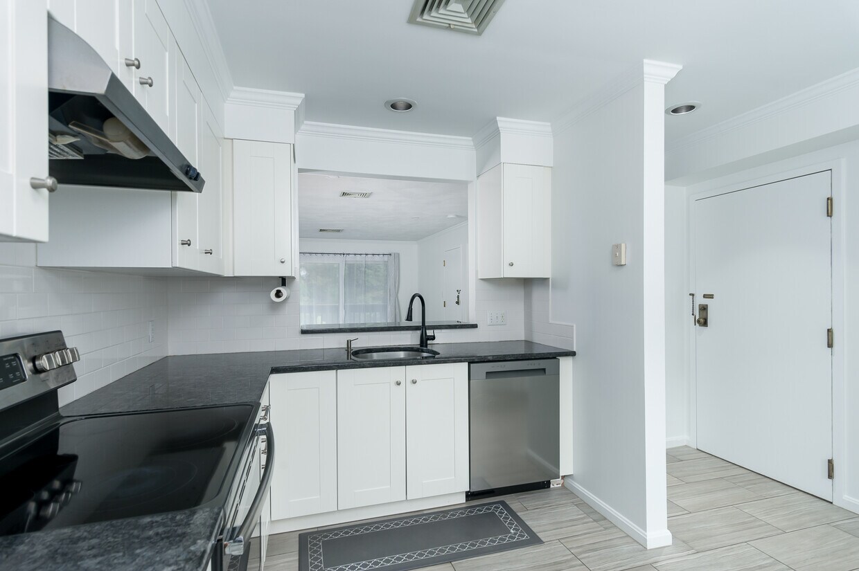 330 Sunderland Rd Unit 3, Worcester, MA 01604 Condo for Rent in