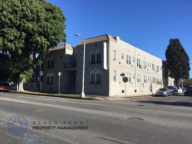 Building Photo - 402 N Soto St