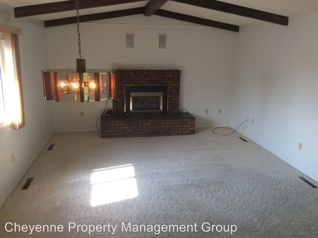 Building Photo - 1726 Willow Dr