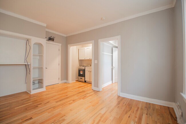 Foto del edificio - 1414 W Pratt Blvd