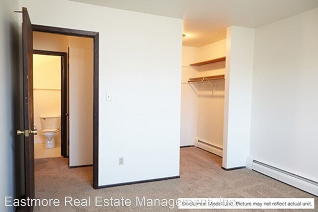 Building Photo - 4246 S 60th St