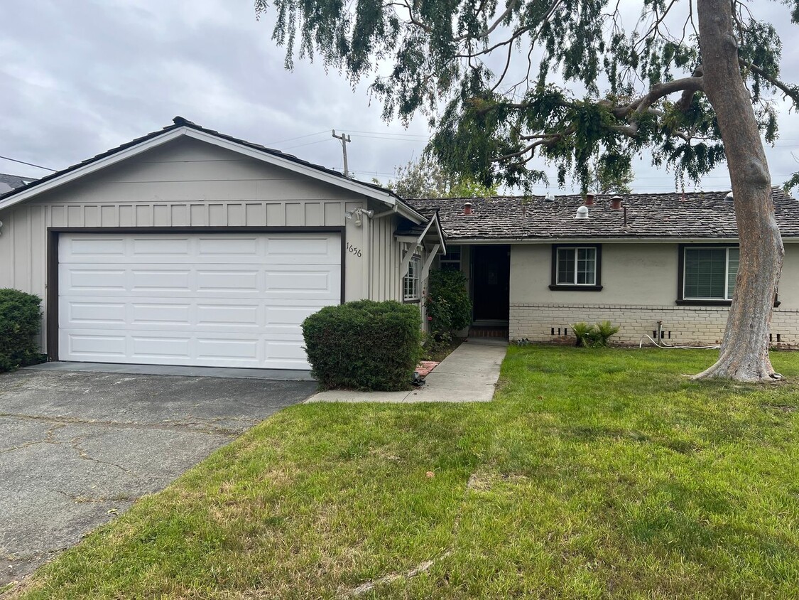 Foto principal - Beautiful 3 bed 2 bath Sunnyvale home.