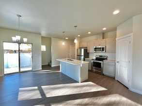 Building Photo - 5899 Castle Dr