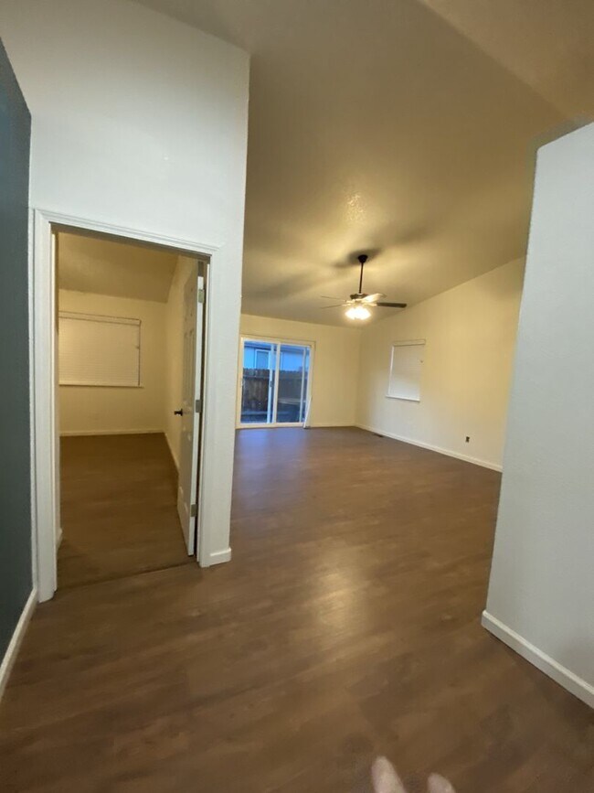 Foto del edificio - Spacious two bedroom two bath home in Carson City