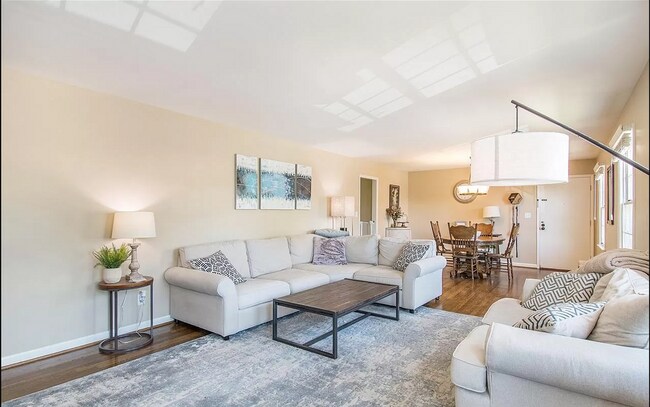 Building Photo - Condo For Rent in Vestavia Hills, AL!!! CO...