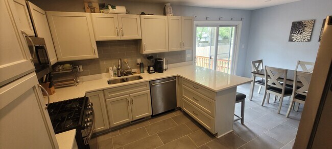 Foto del edificio - 9536 Elmwood Dr