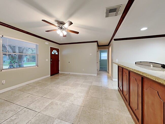 Foto del edificio - 1339 S Hillcrest Ave