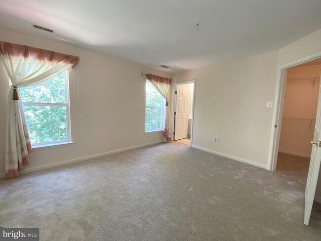 Building Photo - 8874 Papillon Dr
