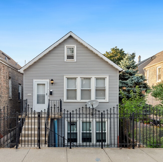 Building Photo - 2148 W 18th Pl
