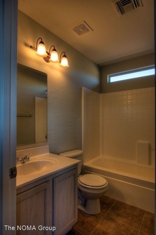 Building Photo - 3 br, 2.5 bath House - 6047 W. Encinas Ln.