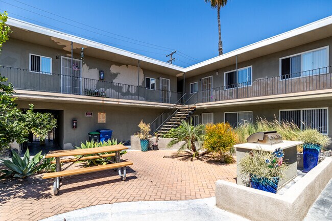 Building Photo - 2159 Elm