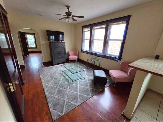 Foto del edificio - 3446 W Beach Ave