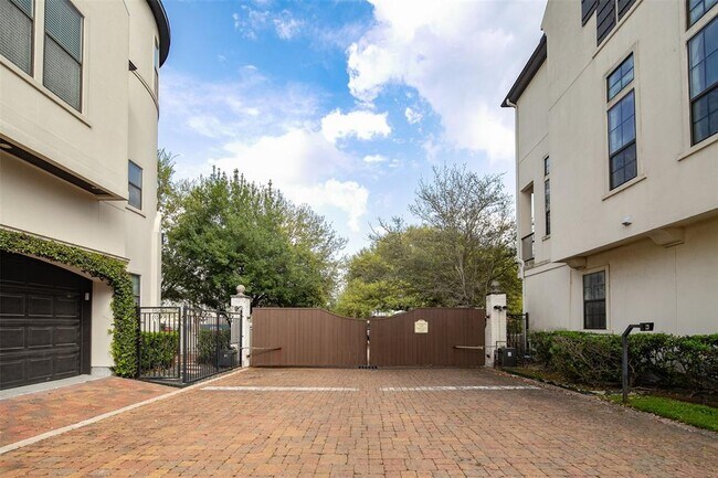 Foto del edificio - 9944 Woodwind Lane South