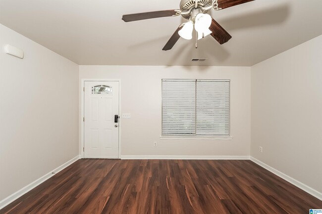 Building Photo - 304 Creek Run Cir