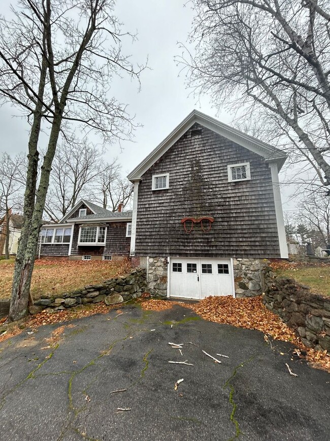 Building Photo - Single Family Cape AVAILABLE in Rochester,...