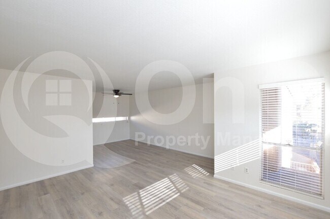 Building Photo - 2665 E Silk Oak Dr