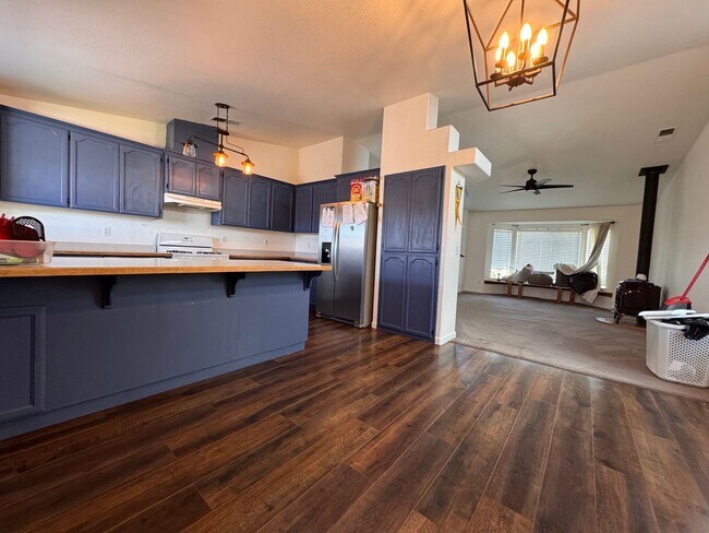 Building Photo - 1130 Shadow Mountain Dr
