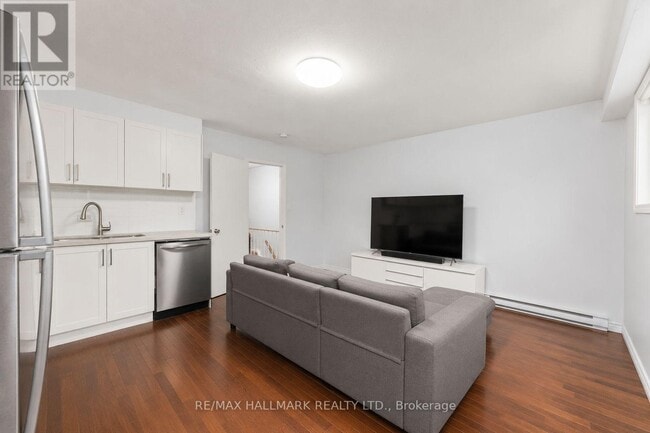Building Photo - 82 Halsey Ave