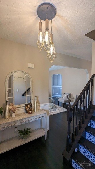Building Photo - 6015 Hidden Oaks Ct