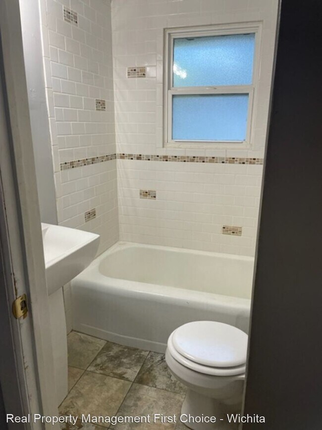 Building Photo - 1 br, 1 bath House - 1129 N. Henry St.