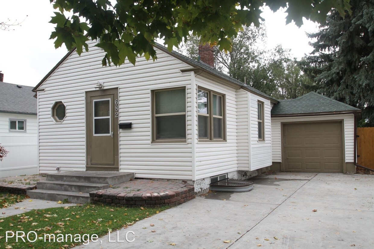 Primary Photo - 3 br, 2 bath House - 682 E. 13th St.