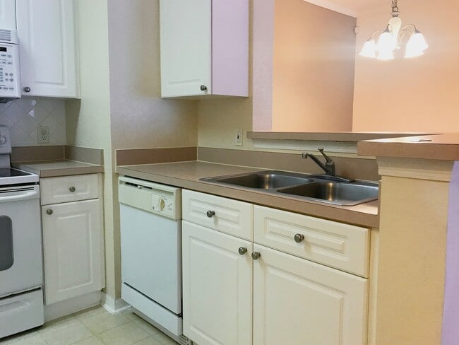 Building Photo - Move-in Special - 50% off first month's re...