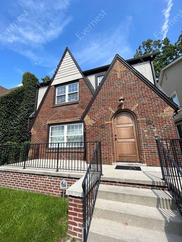 Foto principal - Charming 2-Bedroom Home with Modern Amenit...