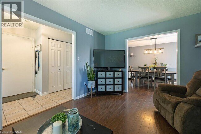 Building Photo - 143 Grenfell Pl