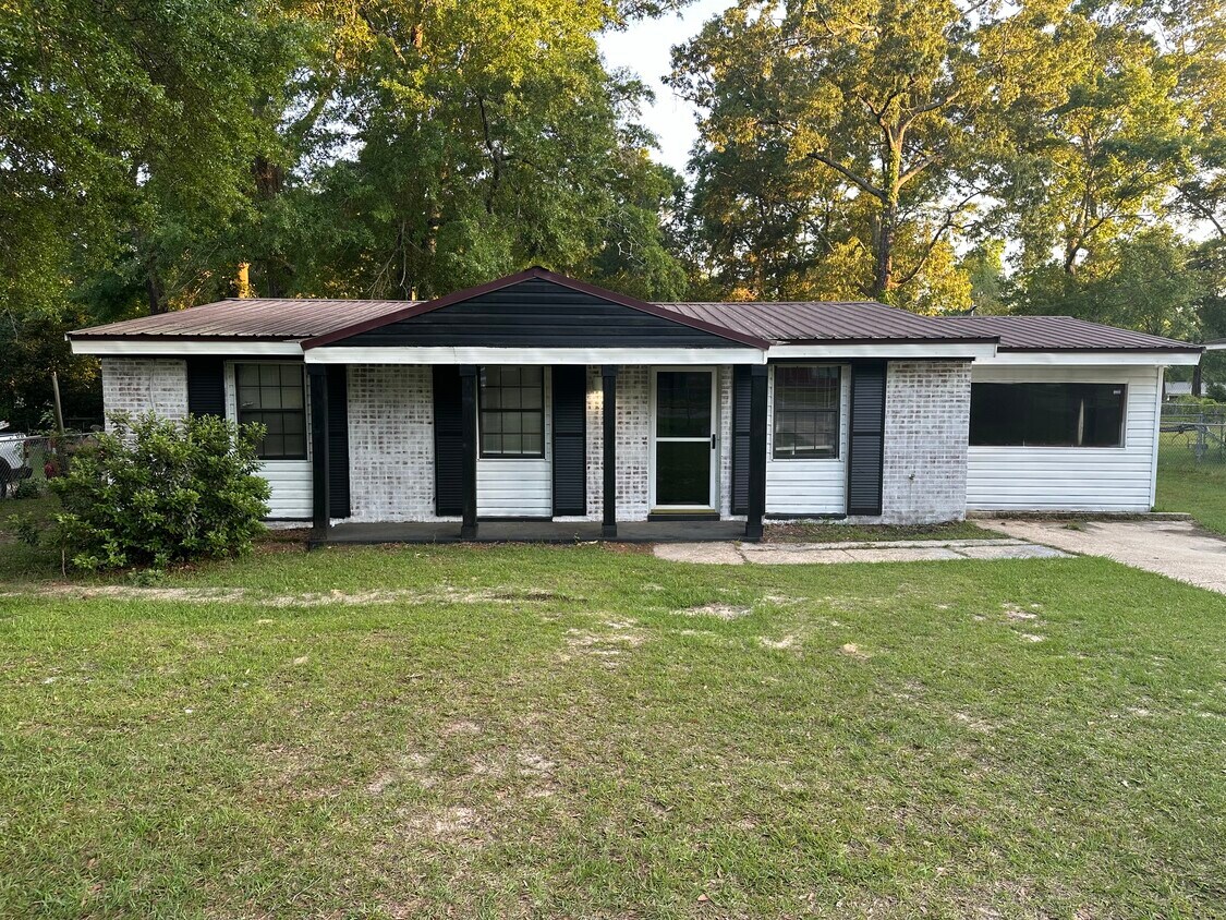 1106 Meadowlane Dr, Dothan, AL 36301 House Rental in Dothan, AL