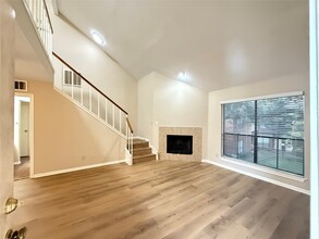Building Photo - 3100 Walnut Bend Ln