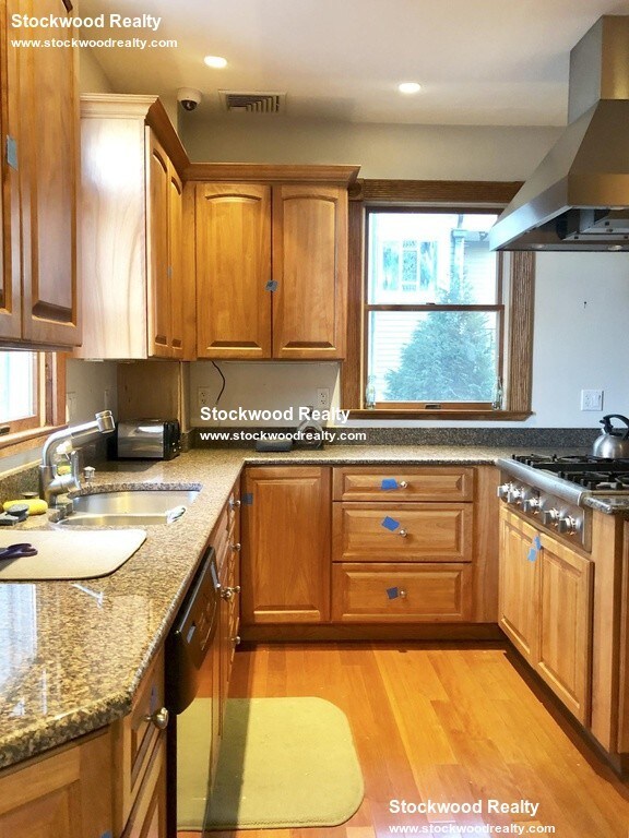 Foto del edificio - Gorgeous 4 bed 3 bath in Savin Hill!