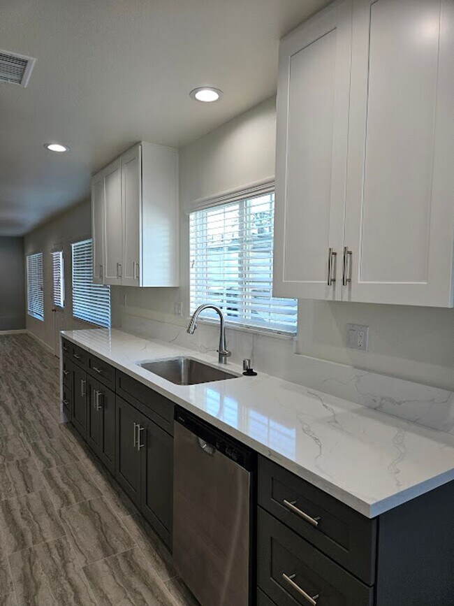 Foto del edificio - Newly Remodeled 2 Bedroom / 1 Bath! Call o...