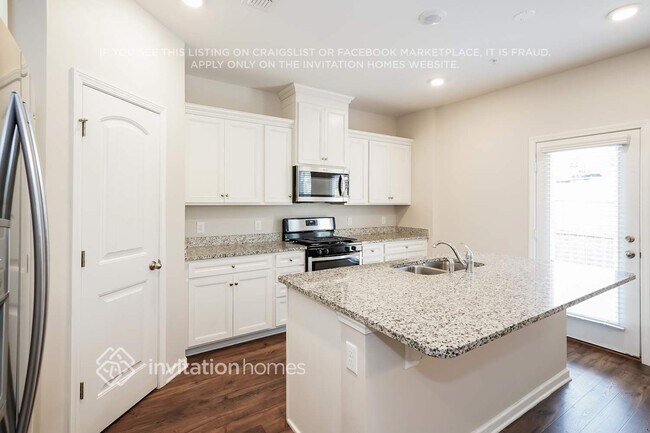 Foto del edificio - 826 Kennear Ln