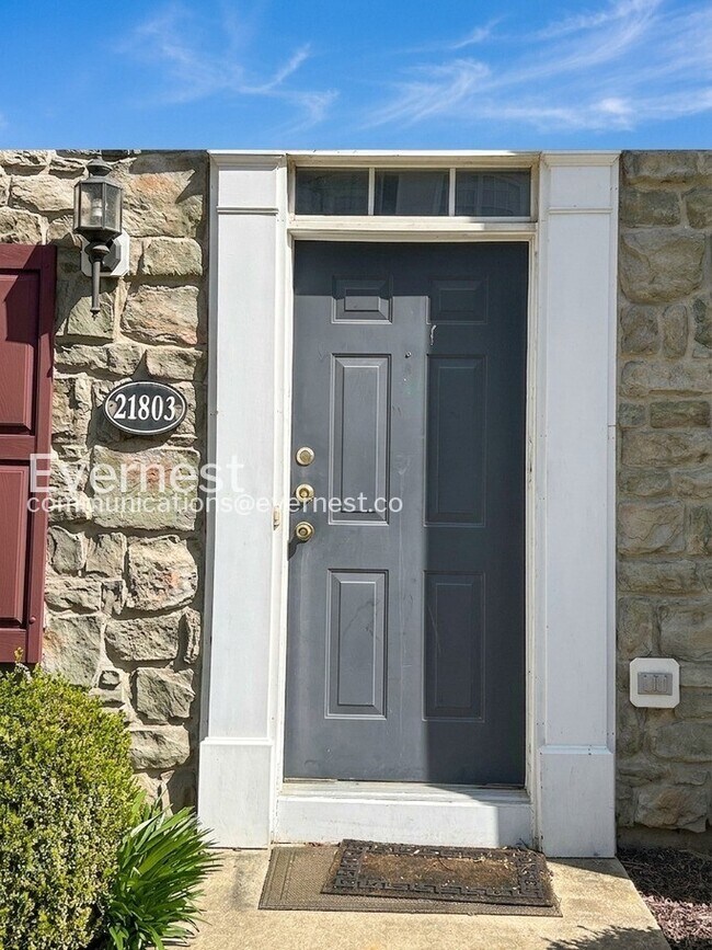 Building Photo - 21803 Flanders Ct