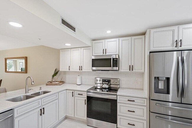 Building Photo - 2101 Marina Isle Way