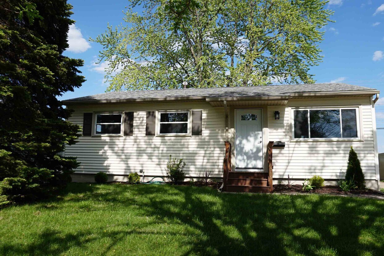 4016 10th St, East Moline, IL 61244 House Rental in East Moline, IL