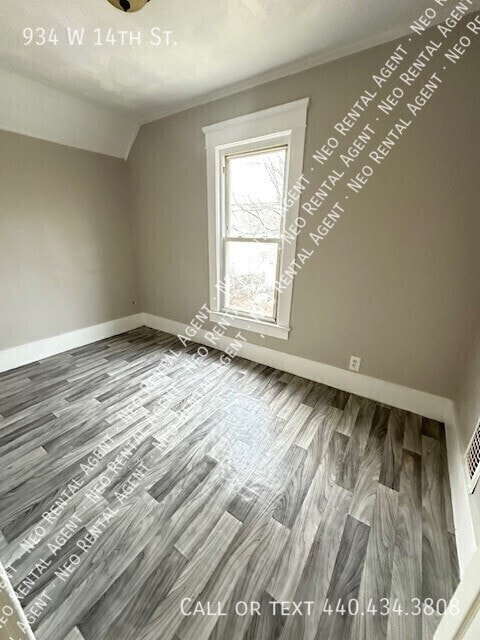 Building Photo - 934 W 14th St