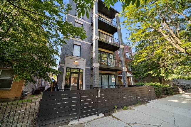 Building Photo - 2110 W Washington Blvd
